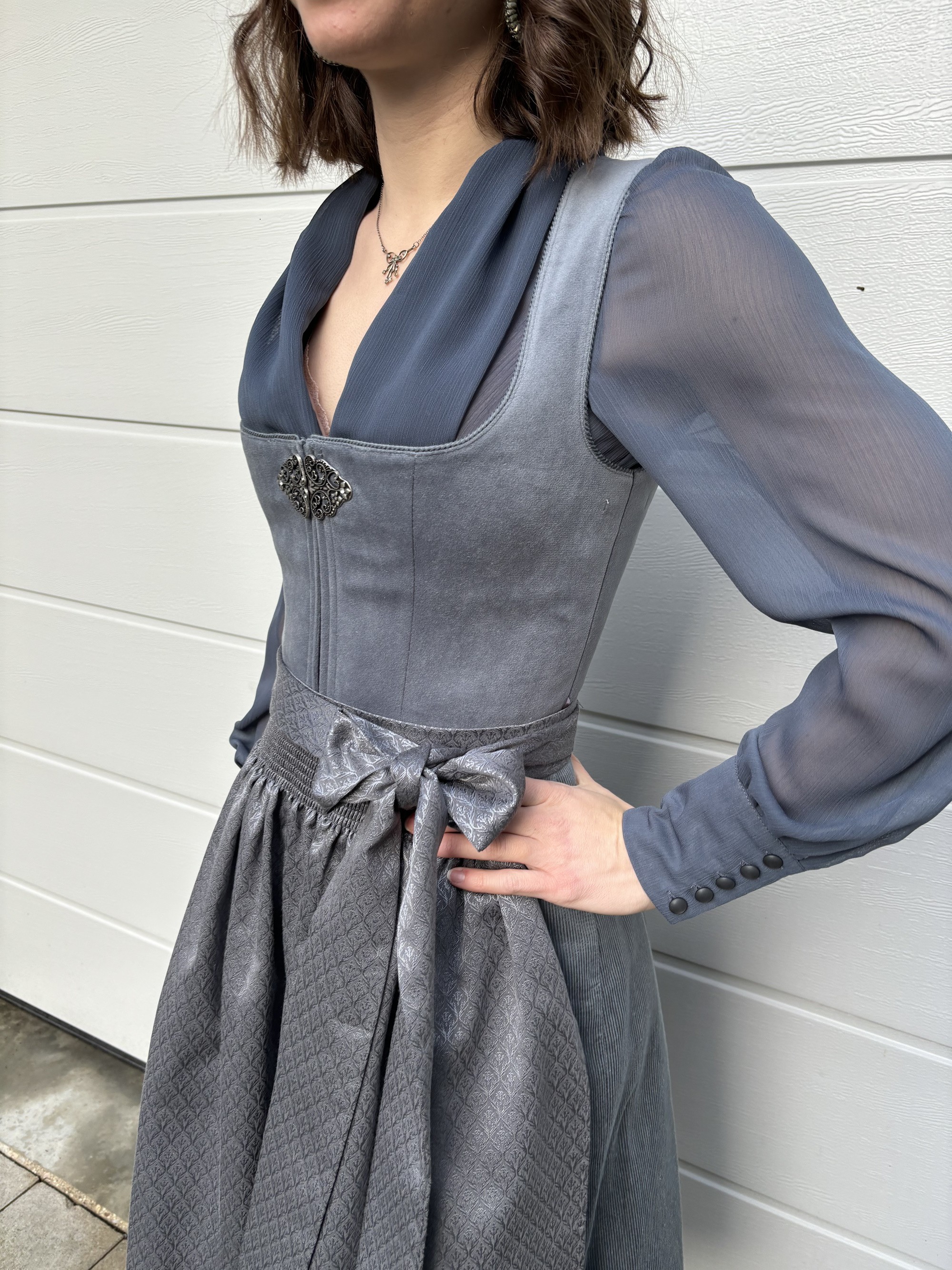 Dirndlbluse Kelly grau mit Ballonarm - Heimatglück