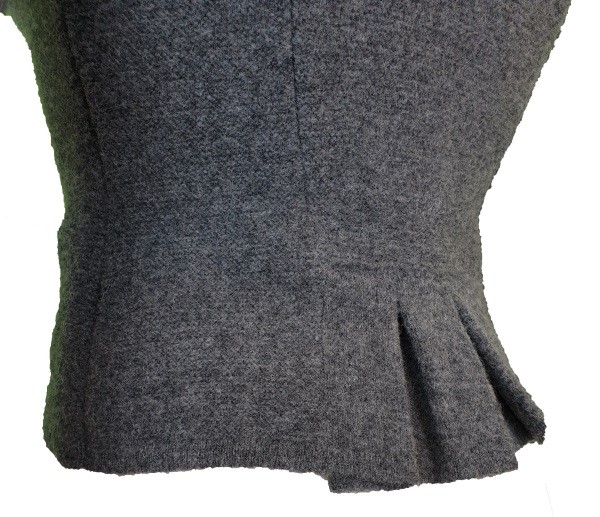 Astrifa - Strickjacke "Capri" mit Schoßerl aus Merinowolle in grau