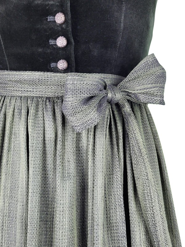 80 cm - Dirndl Julia mit Samtmieder in oliv von Wenger
